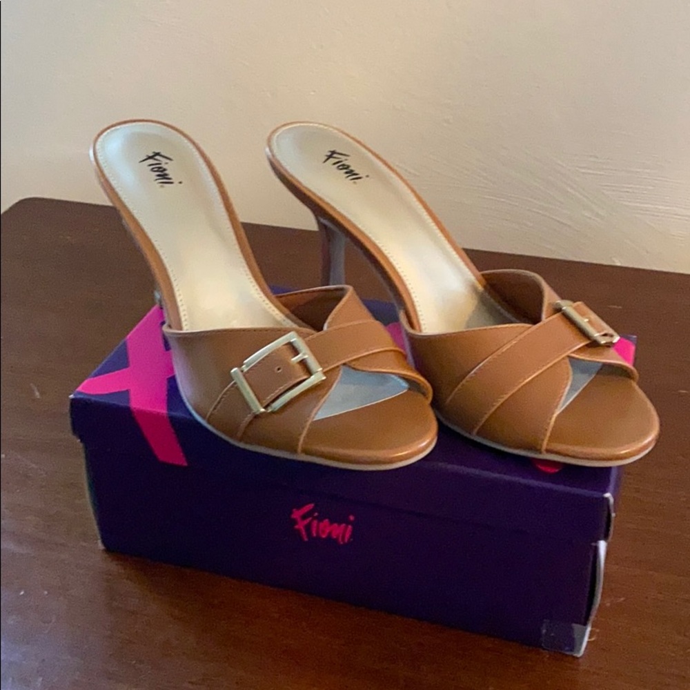 Women’s High Heel Sandal. Size 7.5. Cognac